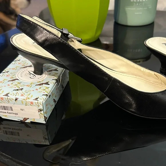 Anne Klein Black Pointed Toe Slingback kitten Heels.  Worn a couple of times. - Picture 4 of 7